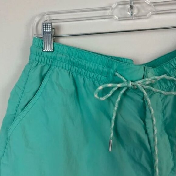🌟 AMERICAN EAGLE Athletic Shorts Green Tie Waist Women's Medium 🌟 - Picture 1 of 2